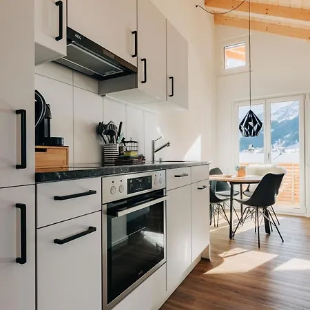 Chuenislodge3 Neu&stilvoll, 2balkone, Echtes Bijou Mit Top-aussicht * Adelboden
