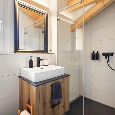 Chuenislodge3 Neu&stilvoll, 2balkone, Echtes Bijou Mit Top-aussicht Appartement